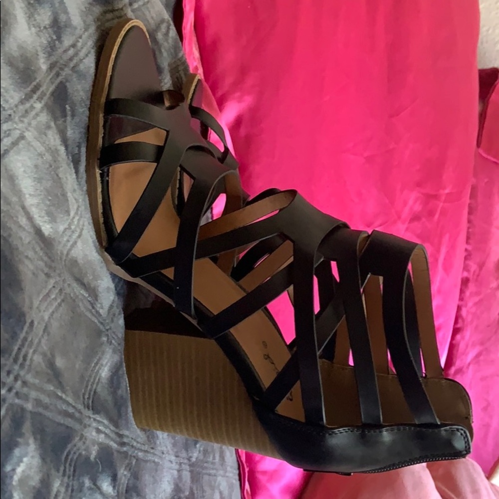 Heels - Picture 3 of 3